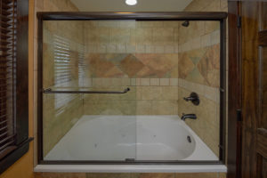 Roosevelt-Lodge-br7shower