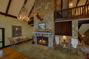 Roosevelt-Lodge-fireplace
